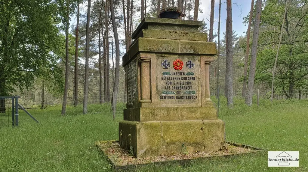 Gedenkstein für gefallene im Krieg - Friedhof Haustenbeck