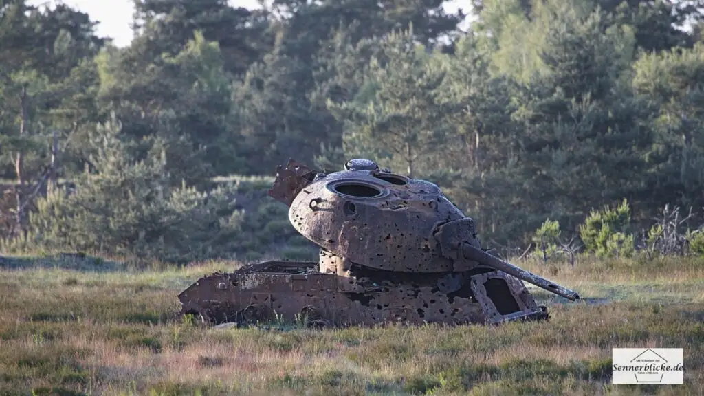 Ein alter Panzer als Übungsziel